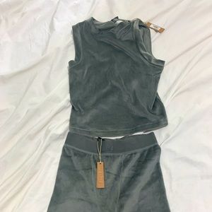 Skim velvet set never worn (Velor collection)